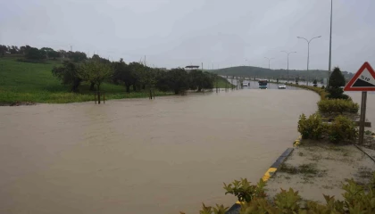Kuvvetli yağışın etkili olduğu Antakyada eğitime 1 gün ara verildi