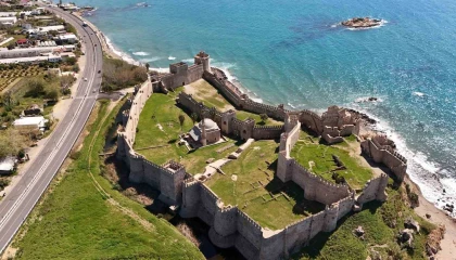 Mamure Kalesi camisinde 700 yıldır ibadet sürüyor