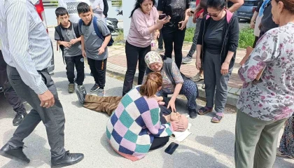 Manevra yapan öğrenci servisi görme engelli yayaya çarptı, eşi gözyaşlarına boğuldu