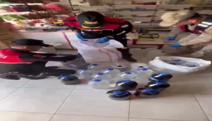 Markette satışa hazır litrelerce kaçak alkol ele geçirildi