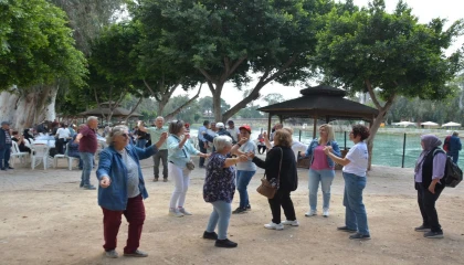 Mersin Büyükşehir Belediyesinden emeklilere doğa gezisi