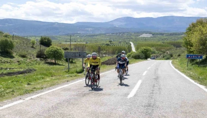 Mersinde 120 sporcu 126 kilometrelik etapta yarıştı