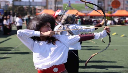 Mersinde geleneksel okçuluk şöleni: 13 ilçeden 150 sporcu katıldı
