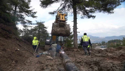 Mersinde heyelan bölgesinde hasar gören içme suyu hattı onarıldı