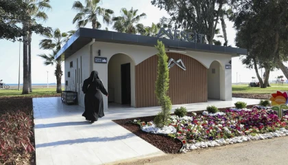 Mersinde sahil bandına modern mescit