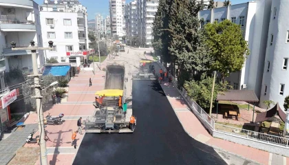 Mersinde yol yenileme çalışmaları sürüyor