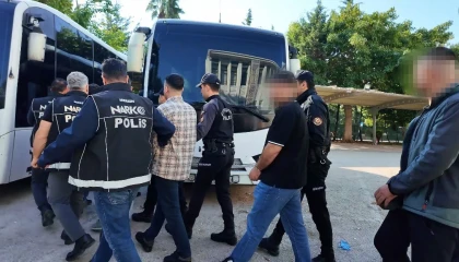 Mersinde zehir tacirlerine darbe: 13 gözaltı