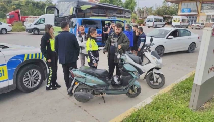 Motorlu bisiklet, motosiklete arkadan çarptı: 2 sürücü yaralandı