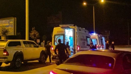 Muratpaşada otomobil ile motosiklet çarpıştı: 2 yaralı