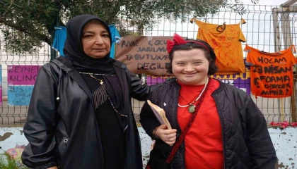 Öğretmen Ayla Karanın yakınları okulda dua etti