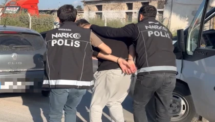 Operasyon anı kamerada: Mersinde 184 kilo 900 gram uyuşturucu ele geçirildi