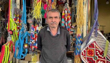 Osmaniyede 48 yıllık saraç ustası mesleğini köpek tasmasıyla yaşatıyor