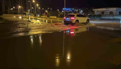 Osmaniyede gece şiddetli yağmur etkili oldu