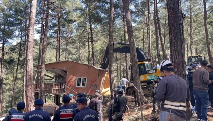 Osmaniyede mahkeme kararı sonrası 31 kaçak yayla evinin yıkımına başlandı