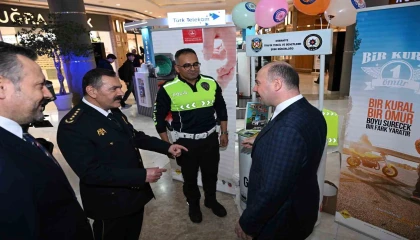 Osmaniyede Polis Haftasında emniyetten bilgilendirme standı