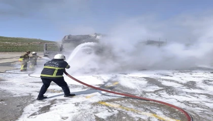 Park halindeki tır alevlere teslim oldu