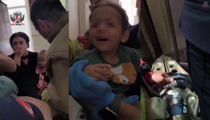 Parmağı sıkışan çocuğun korku dolu ağlayışı anneyi gözyaşı içerisinde bıraktı