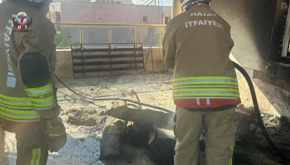 Reyhanlıda evin balkonundan alevler yükseldi