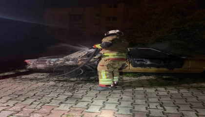 Samandağda yanan FİAT TOFAŞ kullanılmaz hale geldi