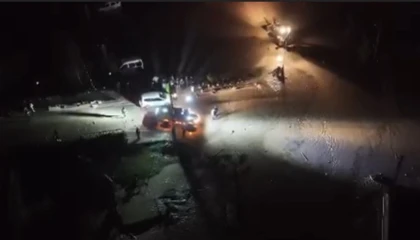 Sele kapılan araçtaki 2 kişi hayatını kaybetti, çevre illerden destek ekipleri sevk edildi