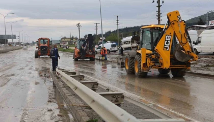 Selle birlikte araçları mahsur kaldığı karayolu ulaşıma açıldı