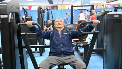 Spor tutkunu 86 yaşındaki süper dede, gençlere taş çıkartıyor