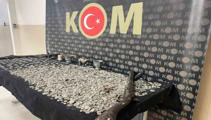 Tarihi eser kaçakçılarına operasyon; binlerce sikke ve onlarca eser ele geçirildi
