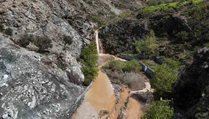 Tarihi kuraklıkla yok olan şelale, aşırı yağışlarla yeniden hayat buldu