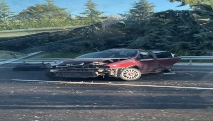 Tarsusta otomobiller çarpıştı: 1 ölü, 2 yaralı