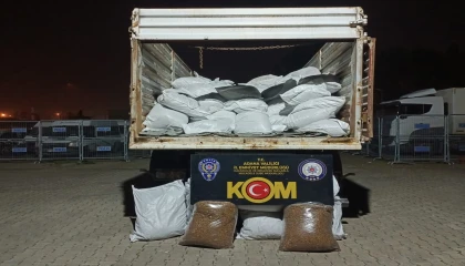 Tırdan 4 ton kaçak tütün ele geçirildi