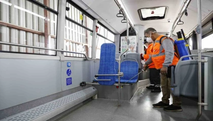 Toplu ulaşım araçları temizlenerek sefere hazırlanıyor