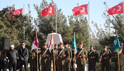 ÜLKÜ OCAKLARI’NDAN TARİHİ VEFA: 57. ALAY SANCAĞI 111 YIL SONRA YENİDEN TESLİM EDİLDİ