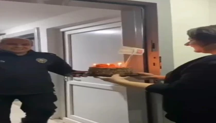 Üniversite öğrencilerinin kavga ihbarına geldiler, pasta ile karşılaştılar