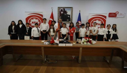 Üniversite senatosu 1 günlüğüne çocukların oldu