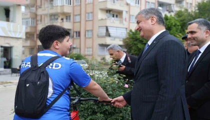 Vali Yavuz, Kozanda vatandaşlarla bir araya geldi