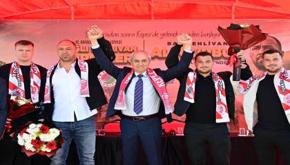 Yağlı güreşlerin efsane ismi Ali Gürbüze coşkulu karşılama