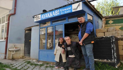 2 metrekarede yarım asırlık hayat mücadelesi: Akondroplazi hastası usta, ayakkabıcılıkla hayata tutundu