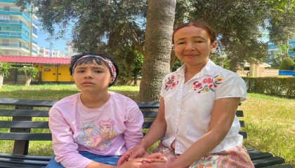 2,5 yaşında konuşmayı bırakan 10 yaşındaki kızı için yardım bekliyor