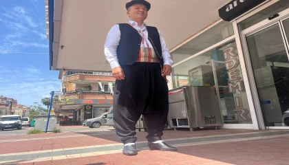 30 metrekarelik atölyede 36 yıldır Alanya şalvarını dünyaya tanıtıyor