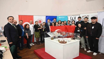 8 ülkenin katıldığı gastronomi yarışmasından Kahramanmaraşlı öğrenciler madalyalarla döndü