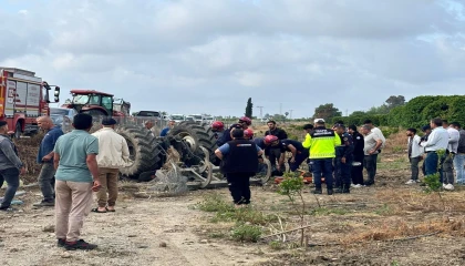 Adanada devrilen traktörün altında kalan sürücü hayatını kaybetti