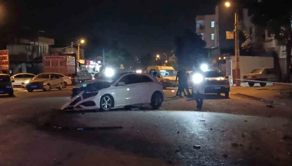 Adanada zincirleme kaza: 1 ölü, 4 yaralı