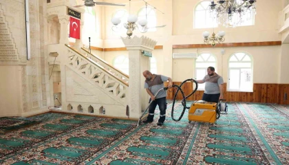 Akdenizde camiler bayram öncesi dezenfekte edildi