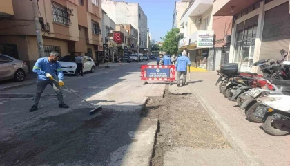Akdenizde yol ve kaldırımlar yenileniyor