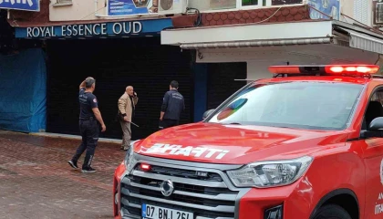 Alanyada iş yerinden çıkan dumanlar itfaiyeyi alarma geçirdi