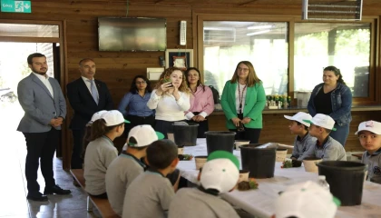 Alanyada minik eller toprakla buluştu