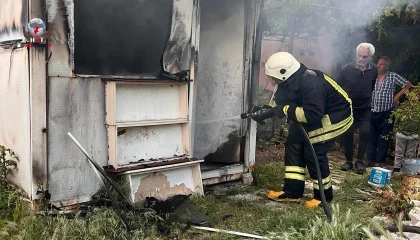Alevlere teslim olan konteyner kullanılamaz hale geldi