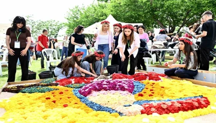 Antalyada 130 bin çiçekle renkli rekabet