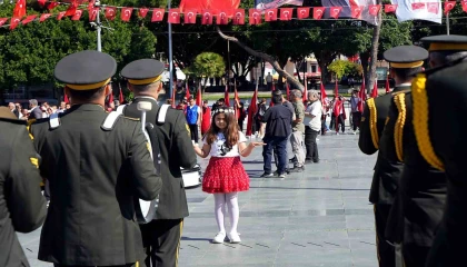 Antalyada 19 Mayıs coşkusu çelenk töreniyle başladı