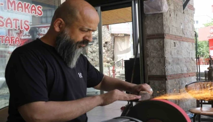 Antalyada bıçakçılarda bayram mesaisi